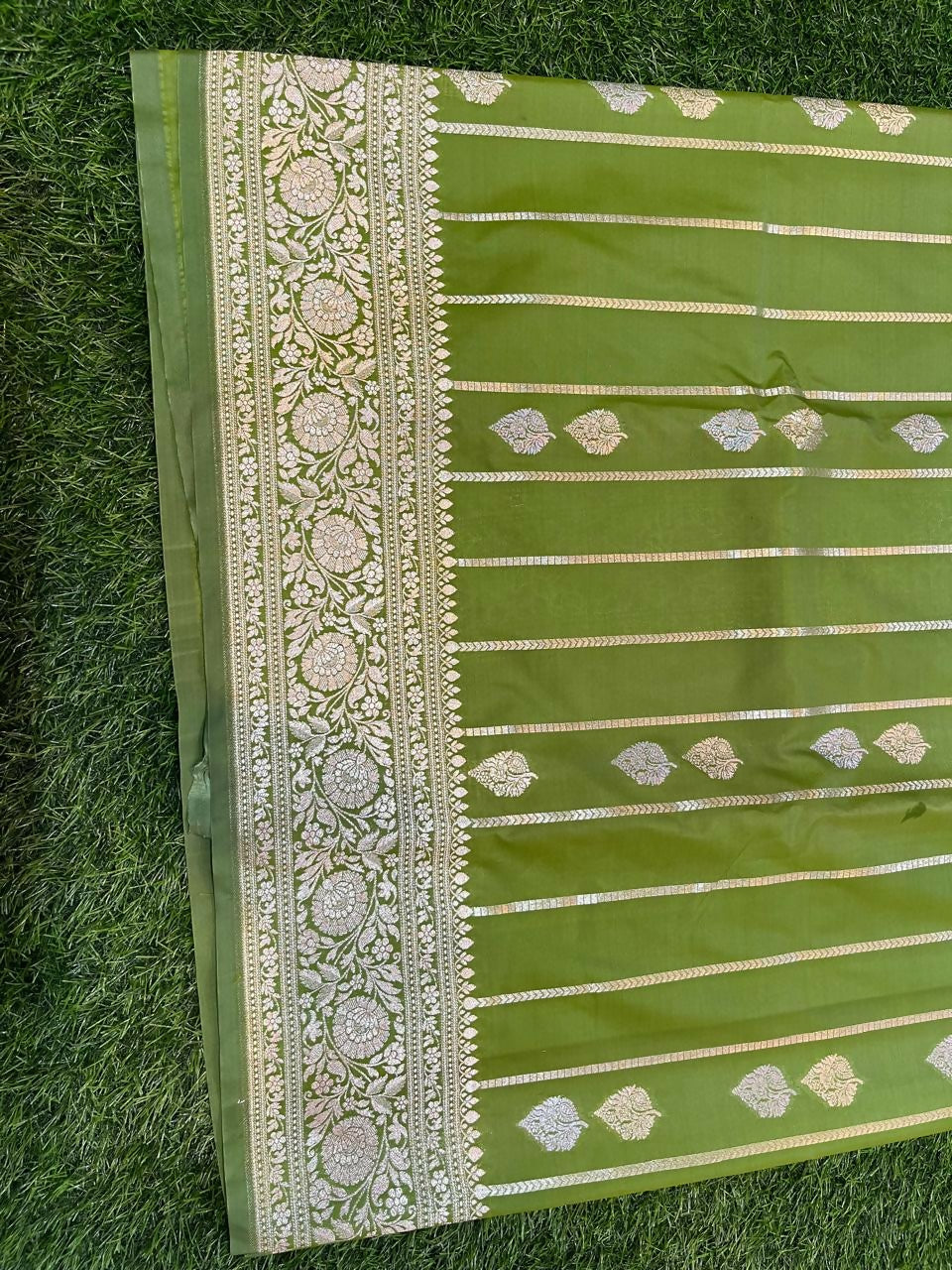 Aanya Sarees Banarsee khaddi saree - Saree