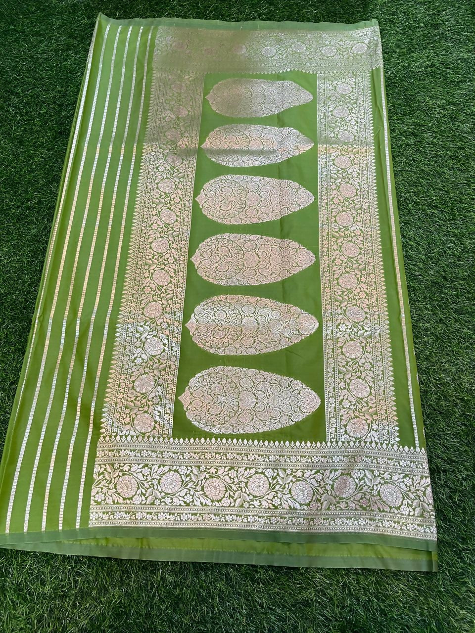 Aanya Sarees Banarsee khaddi saree - Saree